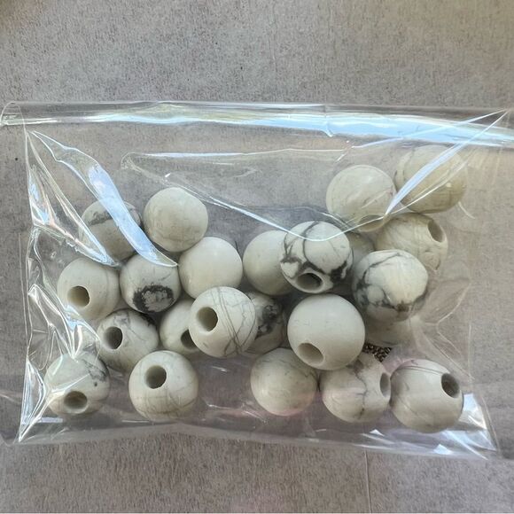 Over 10 Bags of Assorted Jewelry Making Supplies - Picture 12 of 13